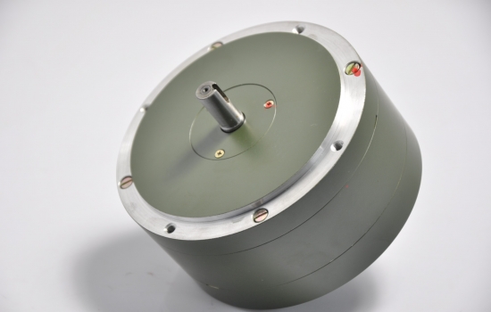 為什么力矩電機的直接驅(qū)動是實現(xiàn)高速遠動旋轉(zhuǎn)呢？